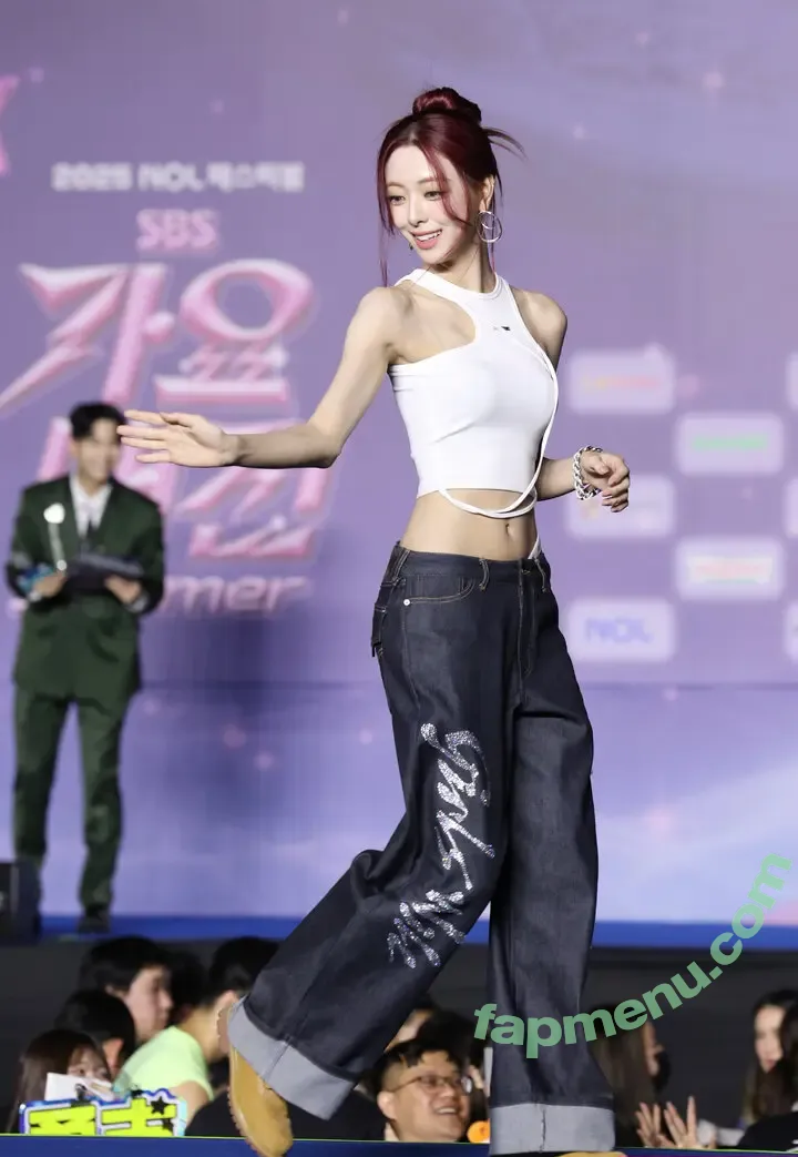itzy.all.in.us nude photo #0744 (Shin Yu Na / Yuna ITZY / 유나)