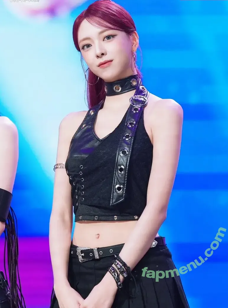 itzy.all.in.us nude photo #0779 (Shin Yu Na / Yuna ITZY / 유나)