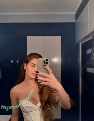ivankapupsik / ivankapeach.mgr nude photo #0002