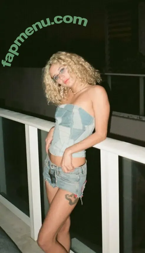 izzyangel nude photo #0005 (jizzyangel)