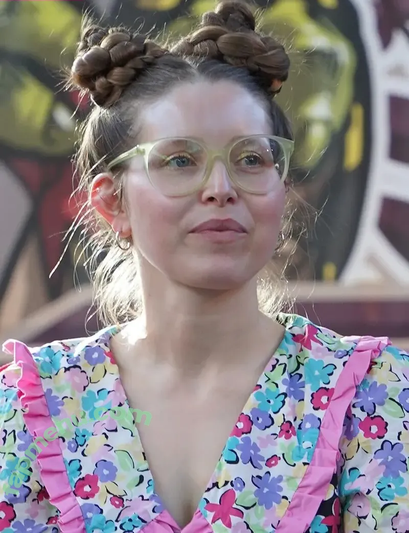 J Jessie Cave nude photo #0001 (J Jessie Cave)
