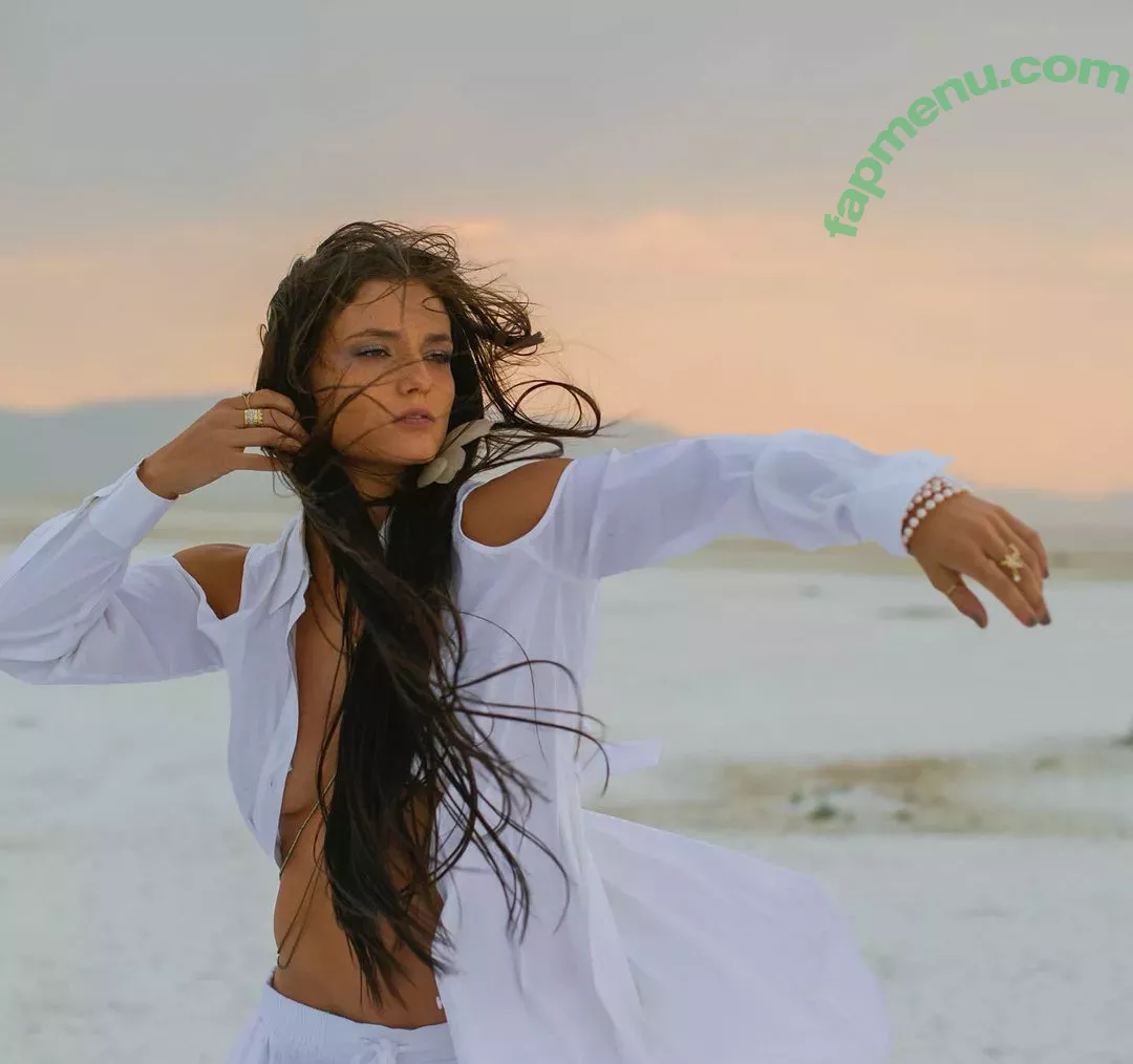 Jade Chynoweth nude photo #0123 (jadebug98)