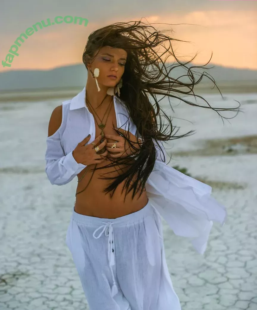 Jade Chynoweth nude photo #0133 (jadebug98)