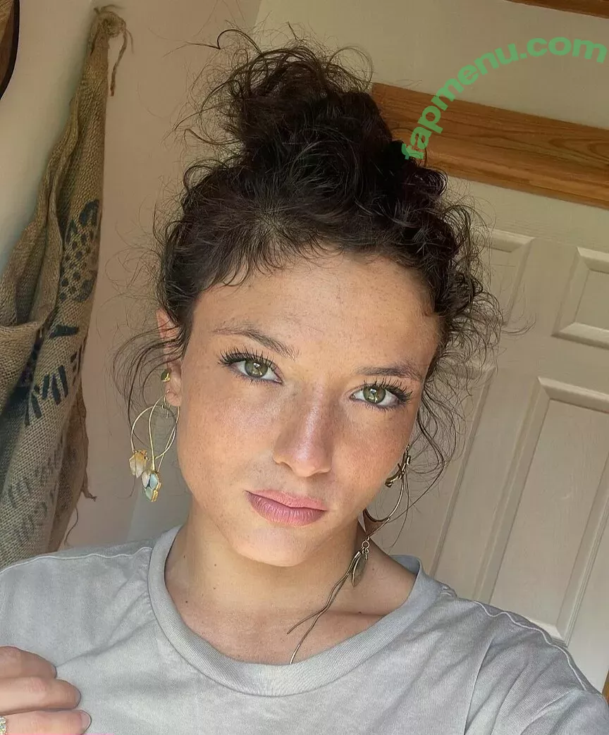 Jade Chynoweth nude photo #0322 (jadebug98)