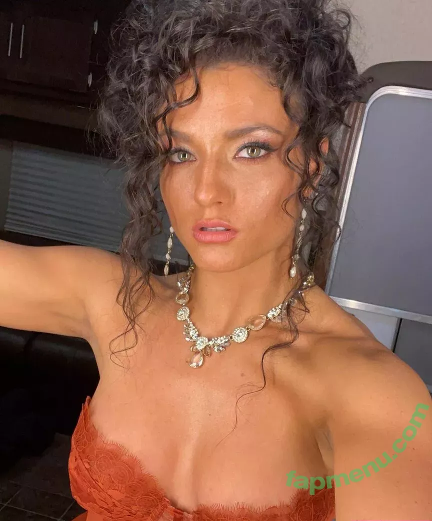 Jade Chynoweth nude photo #0325 (jadebug98)