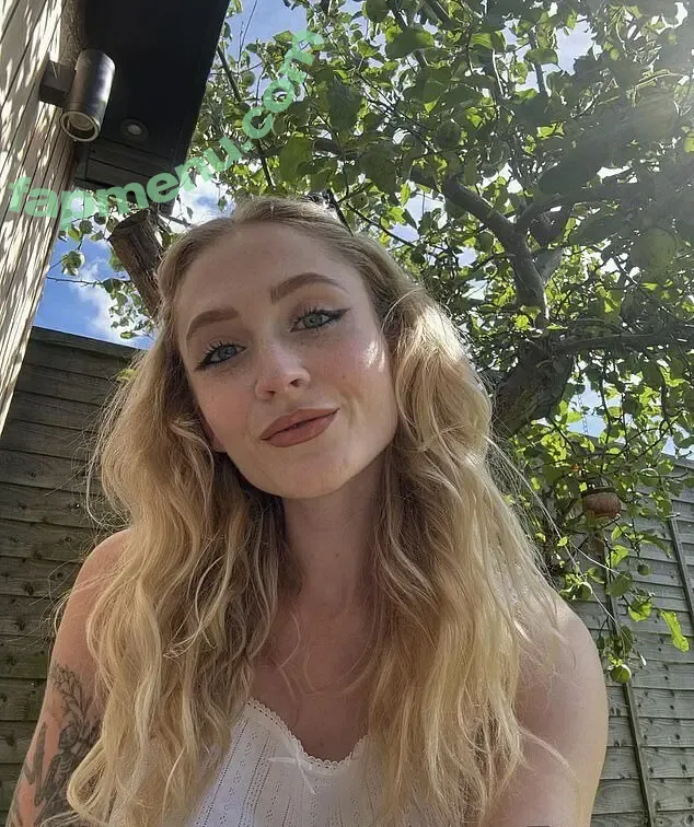 janetdevlin nude photo #0017 (janetdevlin)