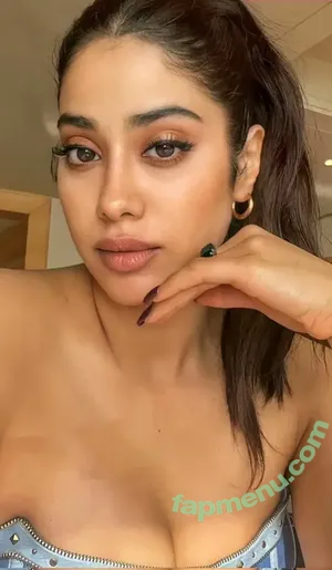 Janhvi Kapoor / janhvikapoor / janhvikapoorr nude photo #0233