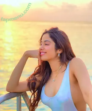 Janhvi Kapoor / janhvikapoor / janhvikapoorr nude photo #0238