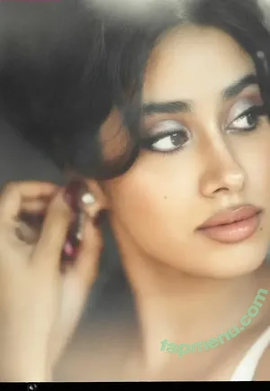 Janhvi Kapoor / janhvikapoor / janhvikapoorr nude photo #0244