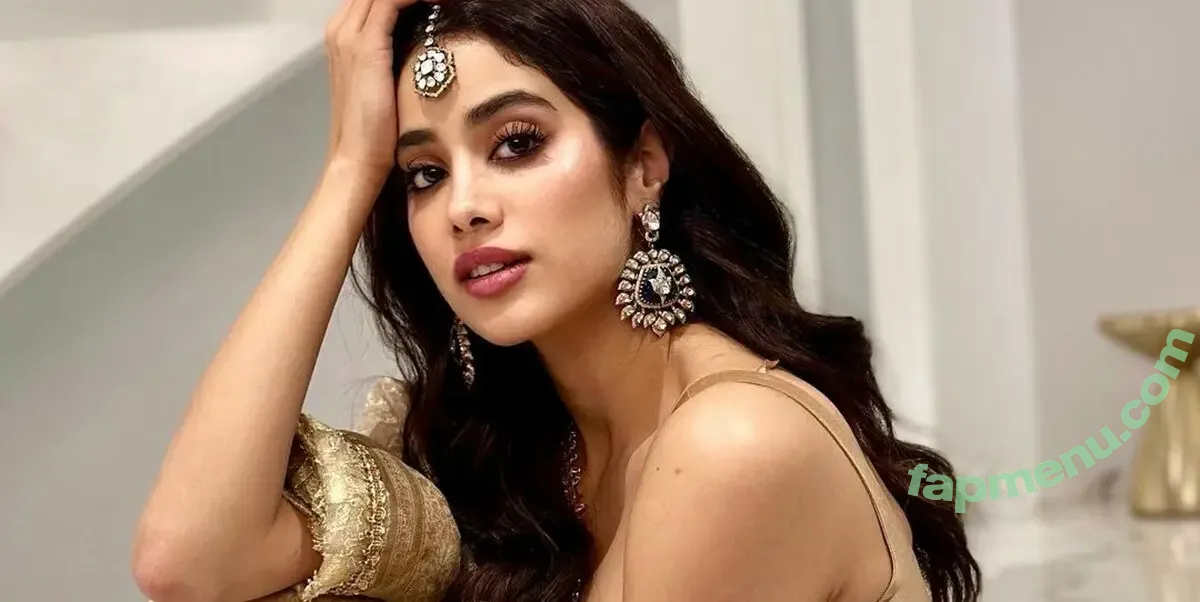 Janhvi Kapoor nude photo #0251 (janhvikapoor / janhvikapoorr)