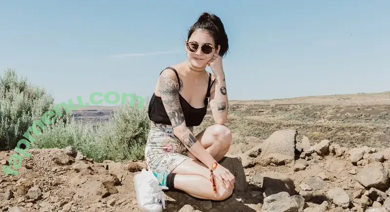 Japanese Breakfast nude photo #0090 (Michelle Zauner / jbrekkie)