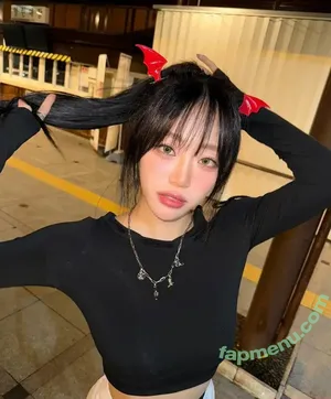 Jeewon / z._.warning nude photo #0001