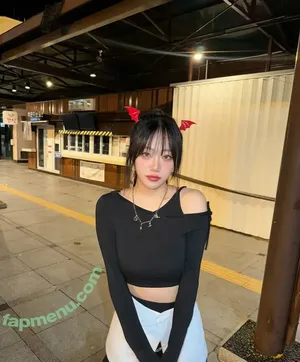 Jeewon / z._.warning nude photo #0004