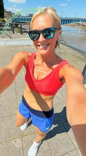 Jenni Falconer / jennifalconer nude photo #0274