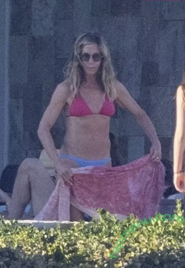 Jennifer Aniston nude photo #1200 (jenniferaniston)