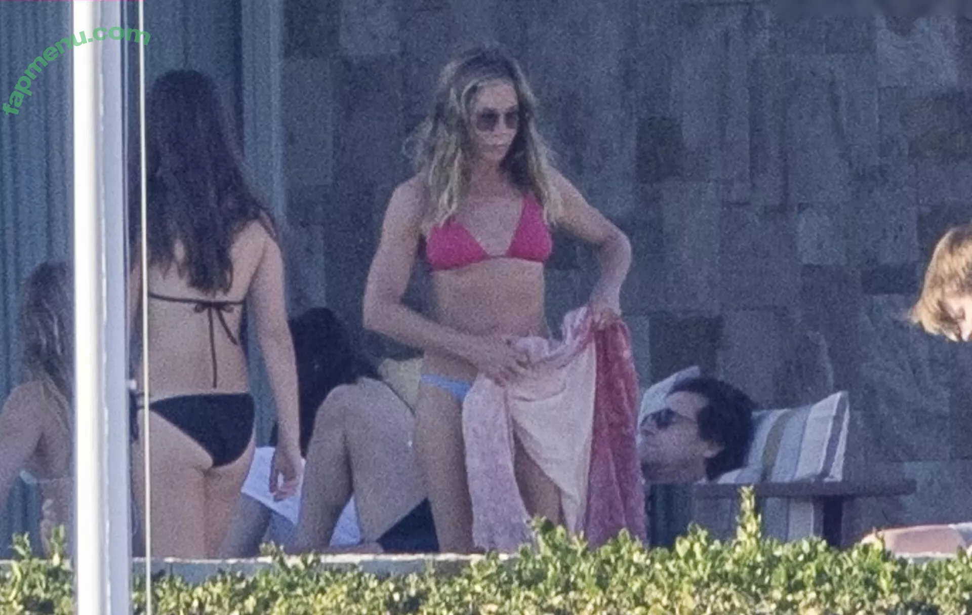 Jennifer Aniston nude photo #1202 (jenniferaniston)