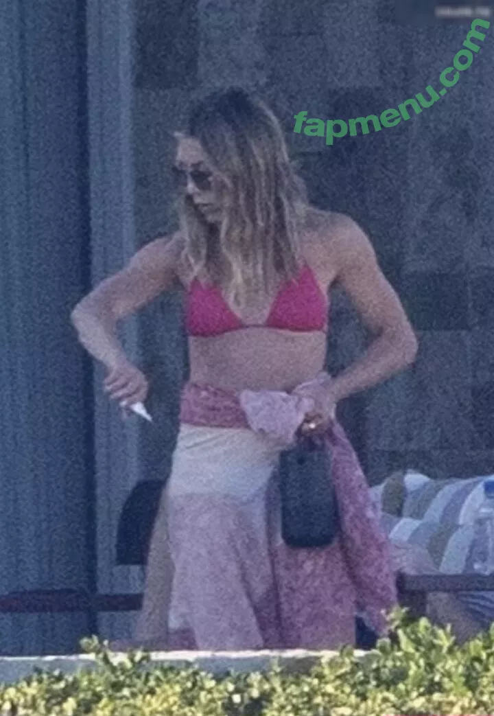 Jennifer Aniston nude photo #1203 (jenniferaniston)