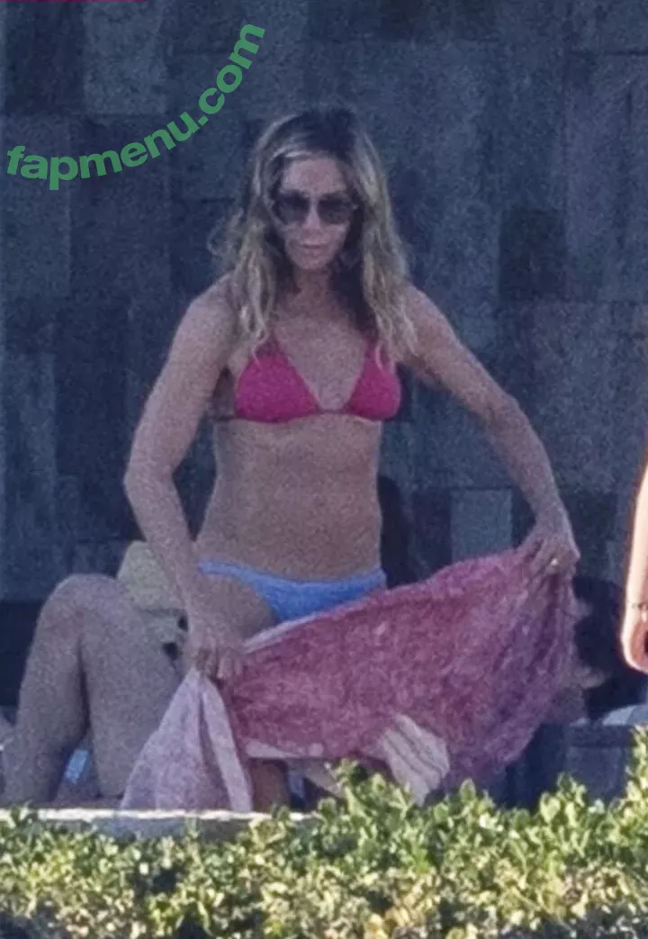 Jennifer Aniston nude photo #1204 (jenniferaniston)