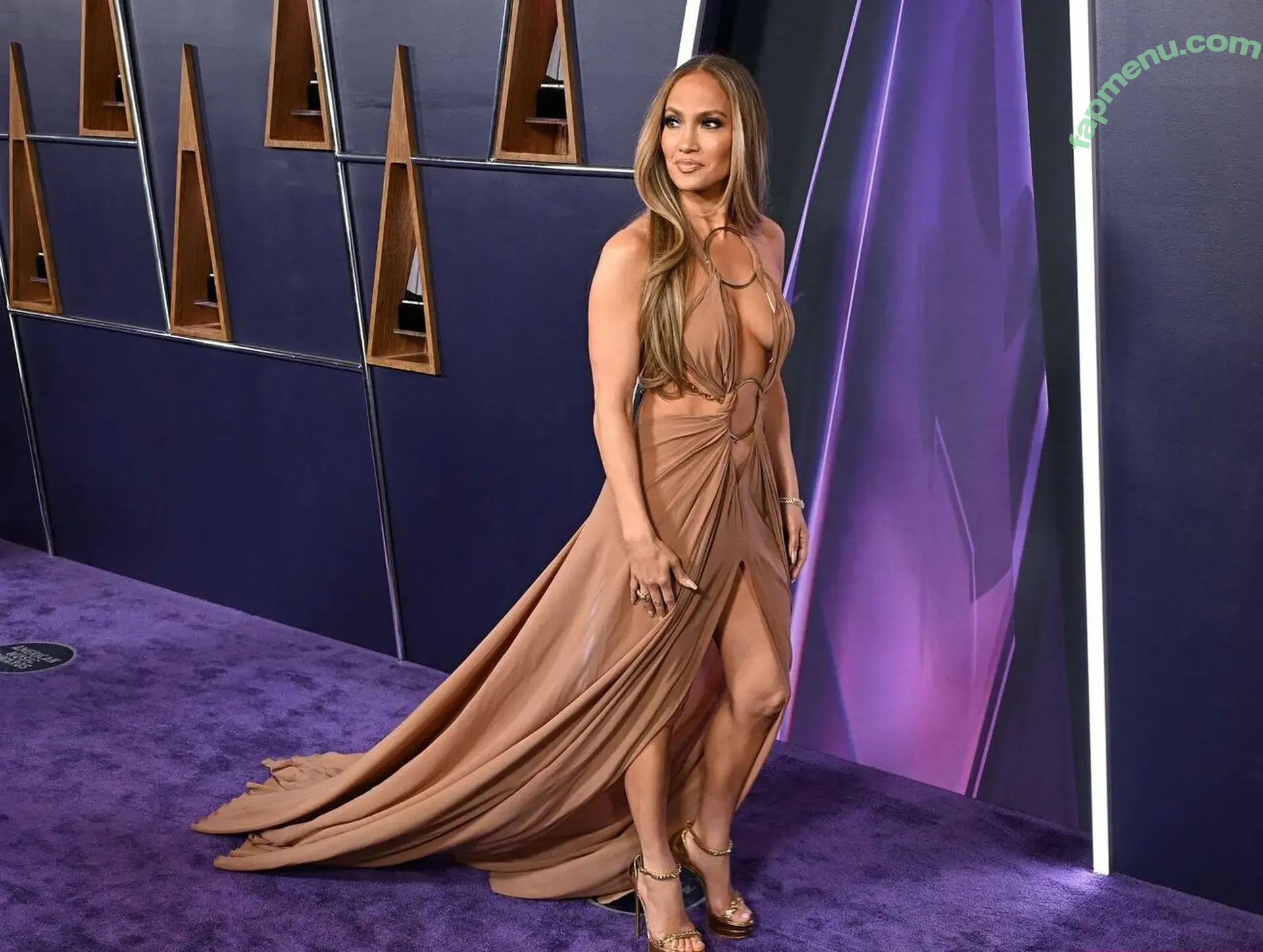 Jennifer Lopez nude photo #4697 (JLo / jennifer_jlo)