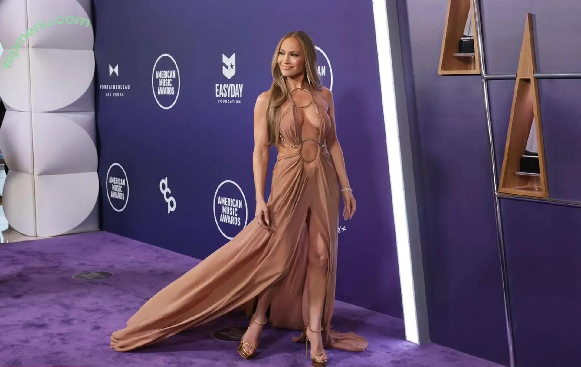 Jennifer Lopez nude photo #4701 (JLo / jennifer_jlo)