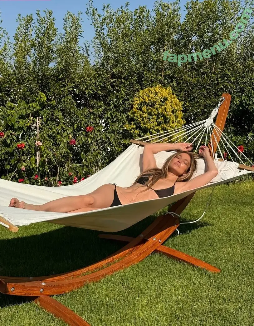 Jennifer Lopez nude photo #4876 (JLo / jennifer_jlo)