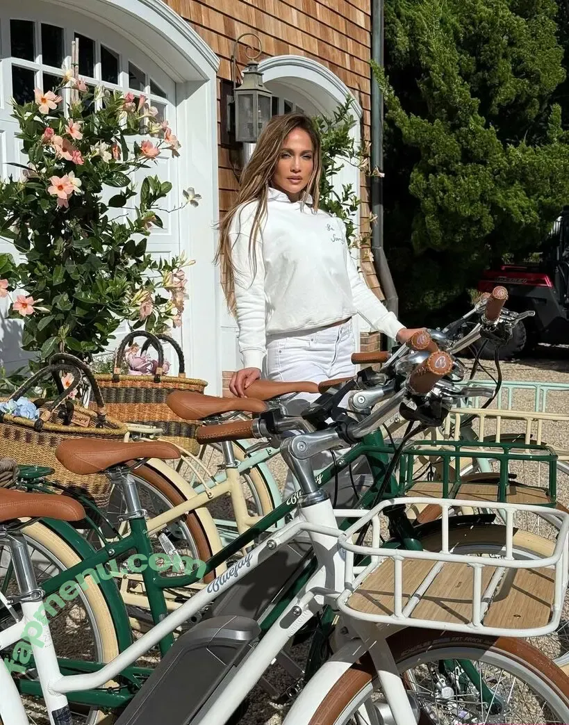 Jennifer Lopez nude photo #4892 (JLo / _jeenni2 / jennifer_jlo)