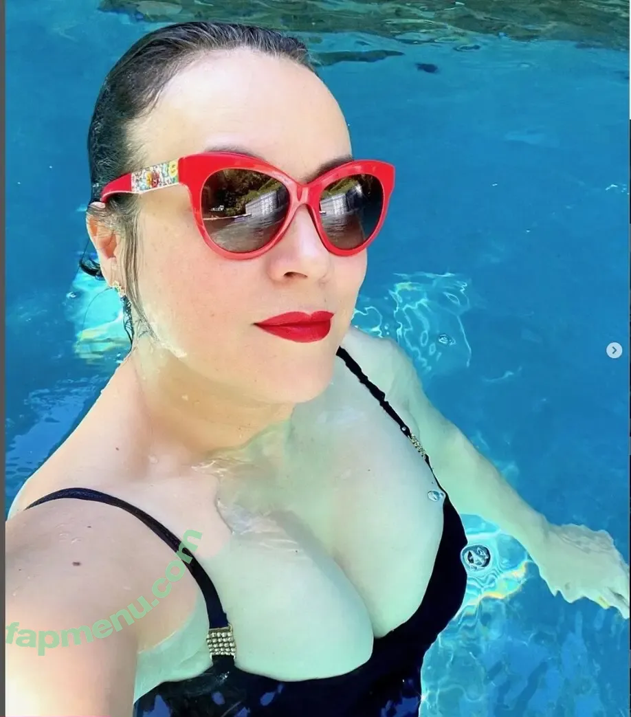 Jennifer Tilly nude photo #0121 (jennifertilly / tillyann)
