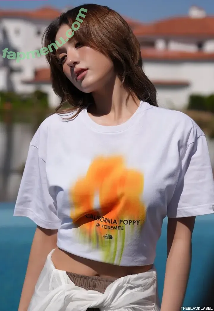 Jeon Somi nude photo #0441 (ENNIK SOMI / somsomi0309)