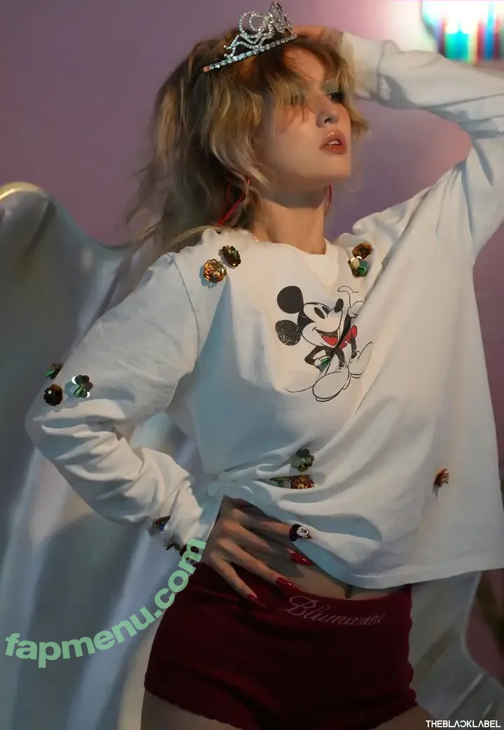 Jeon Somi nude photo #0609 (ENNIK SOMI / somsomi0309)