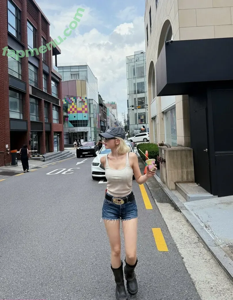 Jeon Somi nude photo #0627 (ENNIK SOMI / somsomi0309)