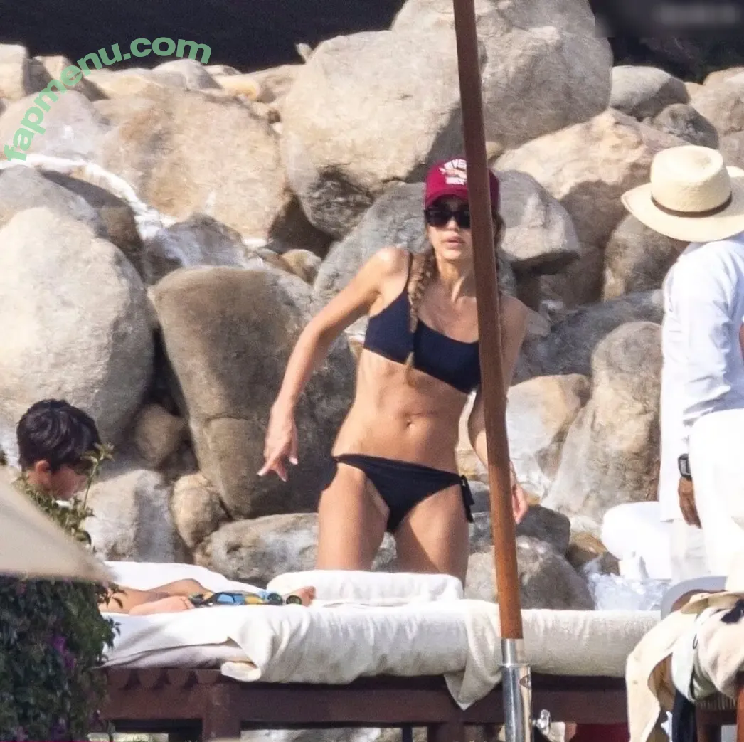 Jessica Alba nude photo #2403 (jessicaalba)