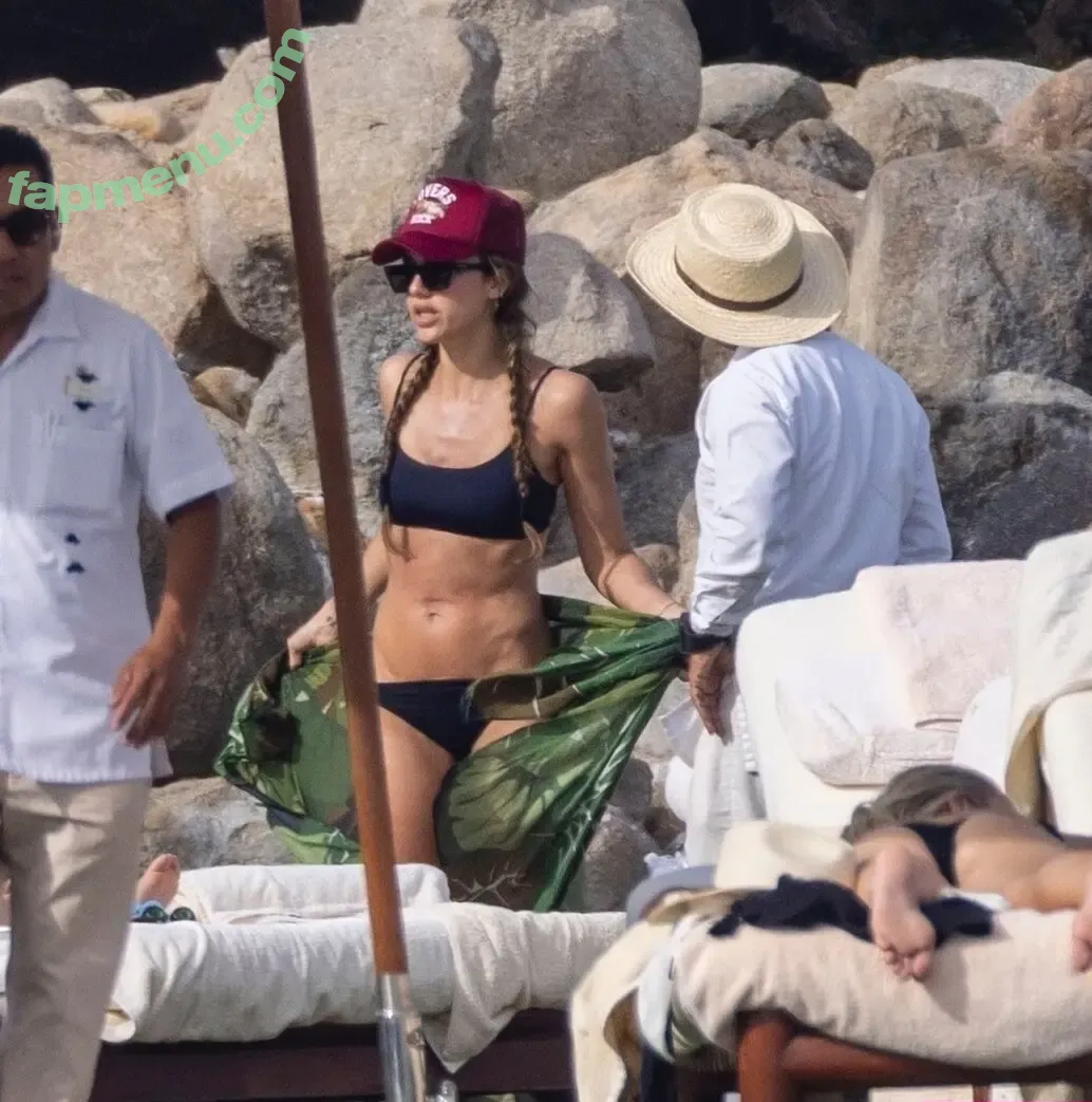 Jessica Alba nude photo #2413 (jessicaalba)