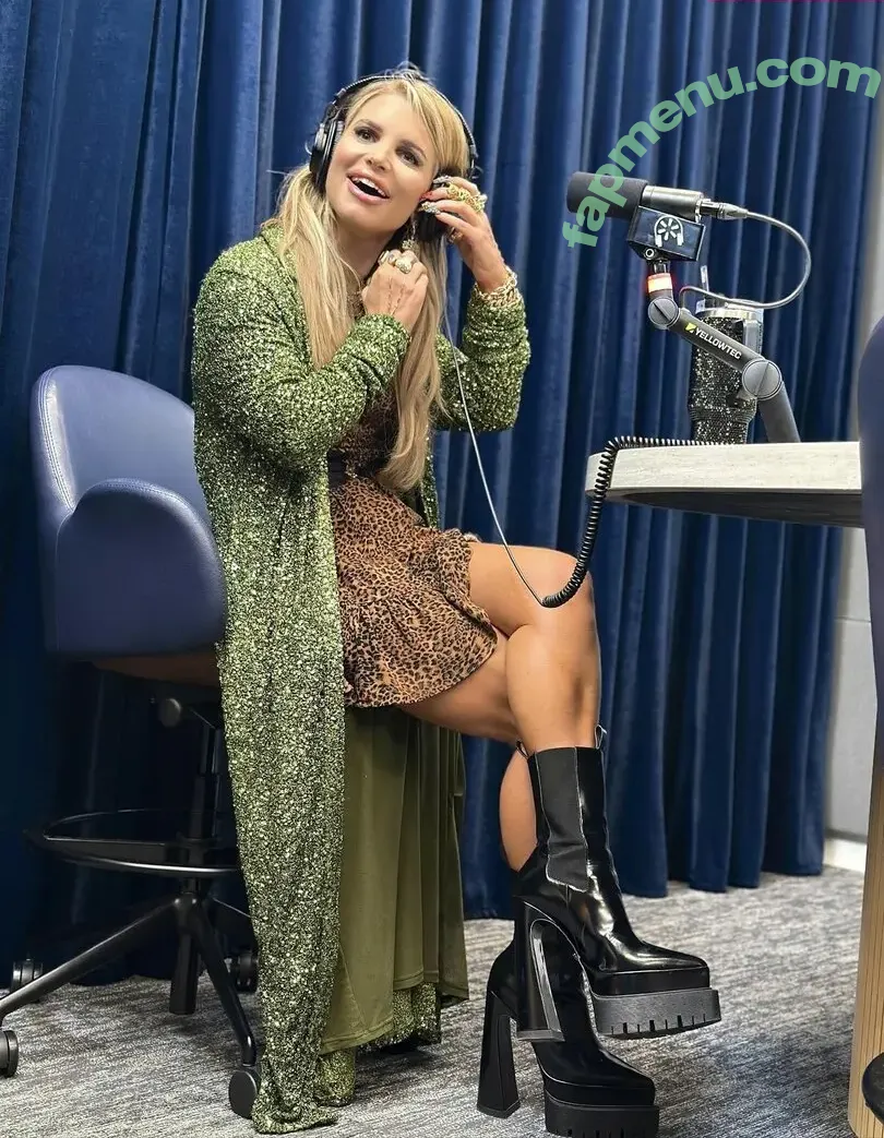 Jessica Simpson nude photo #1031 (52529184 / JessicaSimpson)