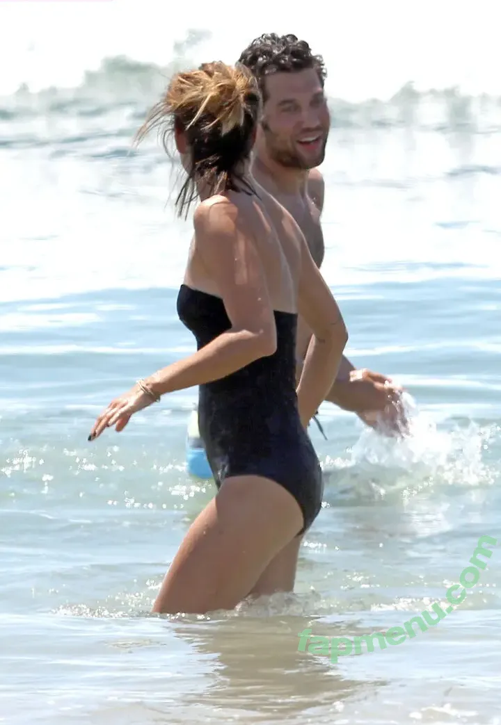 Jessica Szohr nude photo #0039 (jessicaszohr)