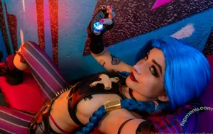 Jinx Cosplay Arcane / LeagueLegends / jinxedyumeria nude photo #0031