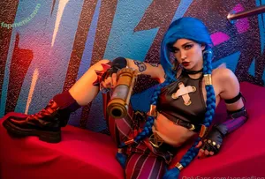 Jinx Cosplay Arcane / LeagueLegends / jinxedyumeria nude photo #0037