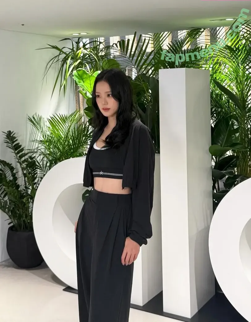 Jisoo nude photo #1495 (BLACKPINK / qenshizu / sooyaaa__)