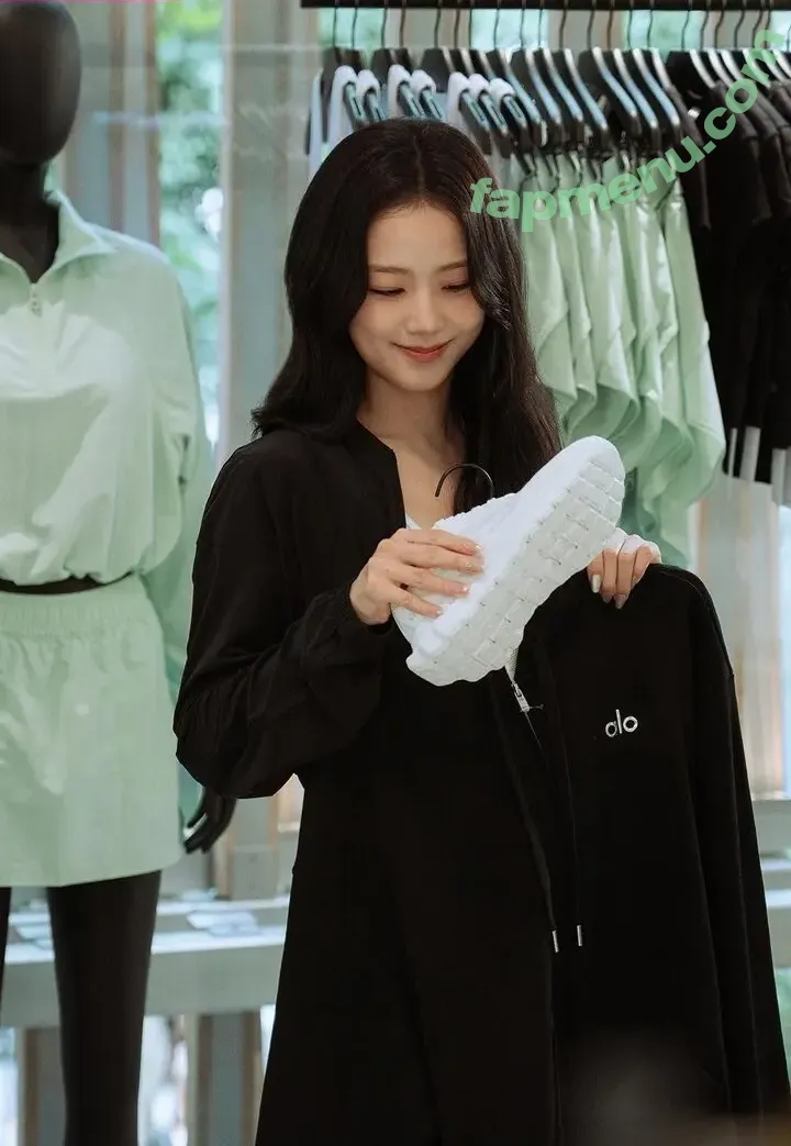 Jisoo nude photo #1499 (BLACKPINK / qenshizu / sooyaaa__)