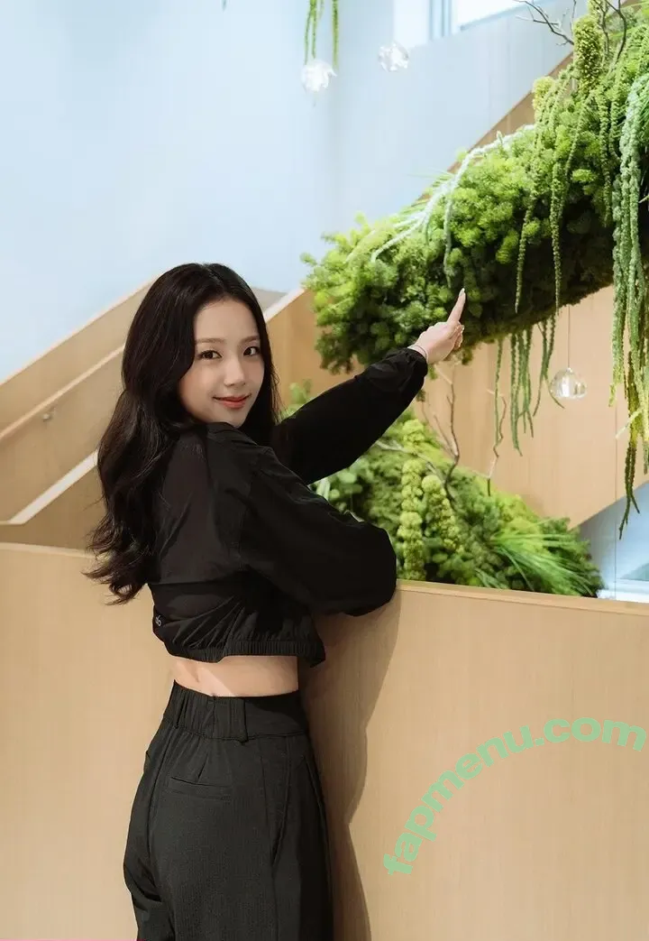 Jisoo nude photo #1502 (BLACKPINK / qenshizu / sooyaaa__)