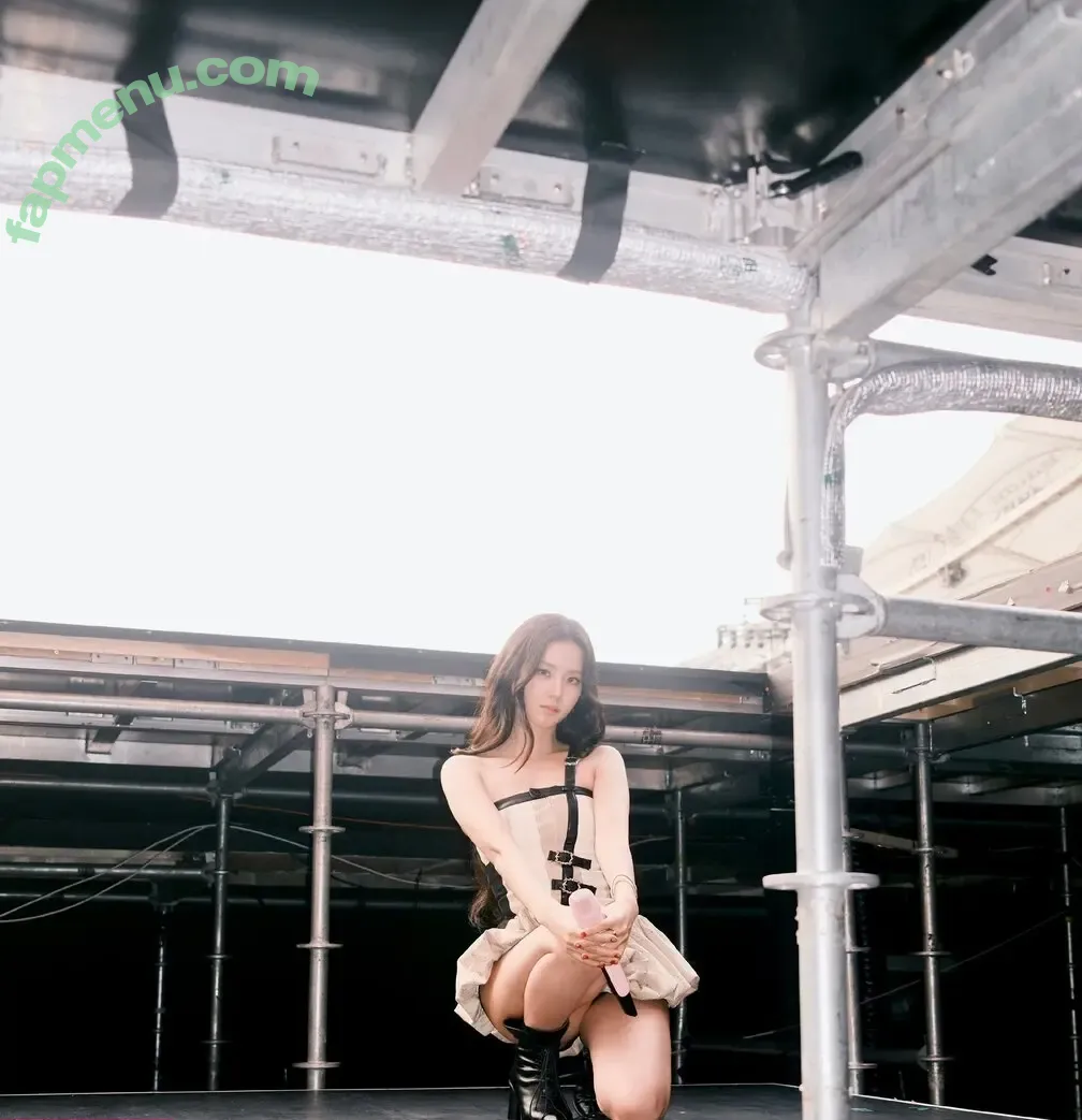 Jisoo nude photo #1521 (BLACKPINK / qenshizu / sooyaaa__)