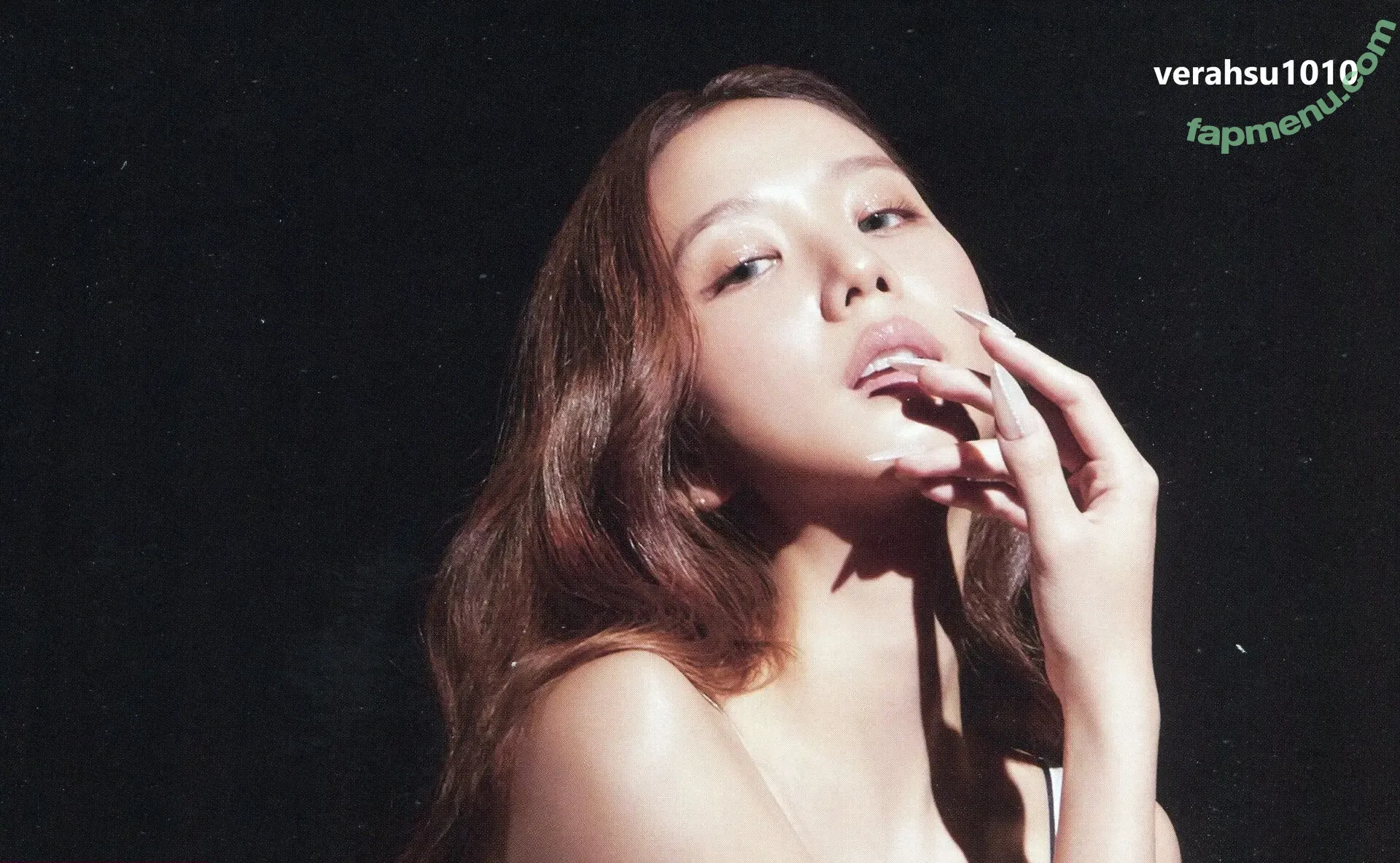 Jisoo nude photo #1555 (BLACKPINK / qenshizu / sooyaaa__)