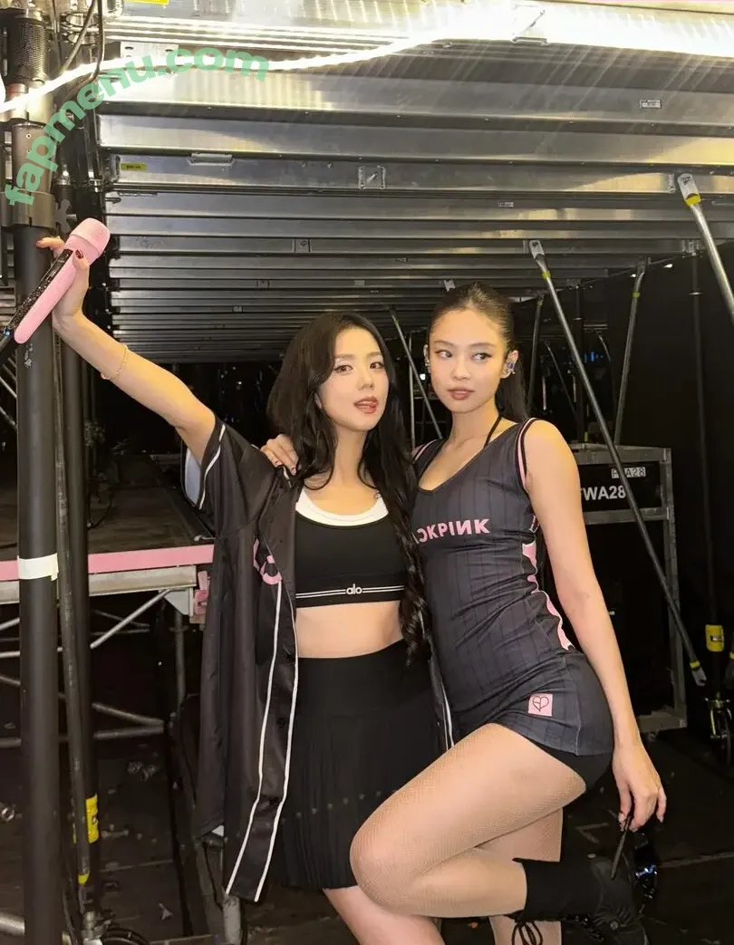 Jisoo nude photo #1605 (BLACKPINK / qenshizu / sooyaaa__)