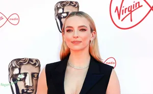 Jodie Comer / jodiemcomer nude photo #0501