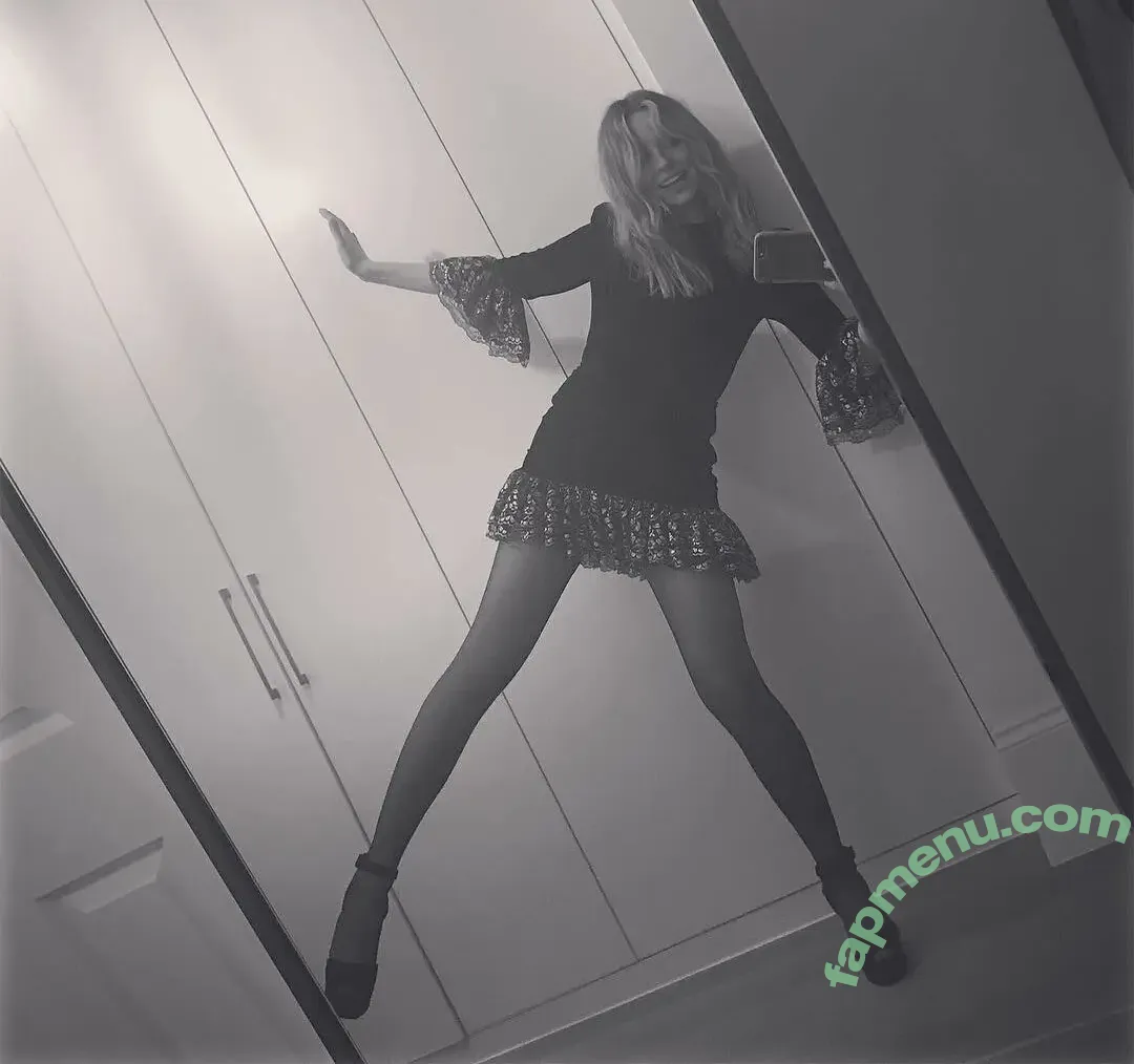 Jodie Comer nude photo #0006 (jodiemcomer)