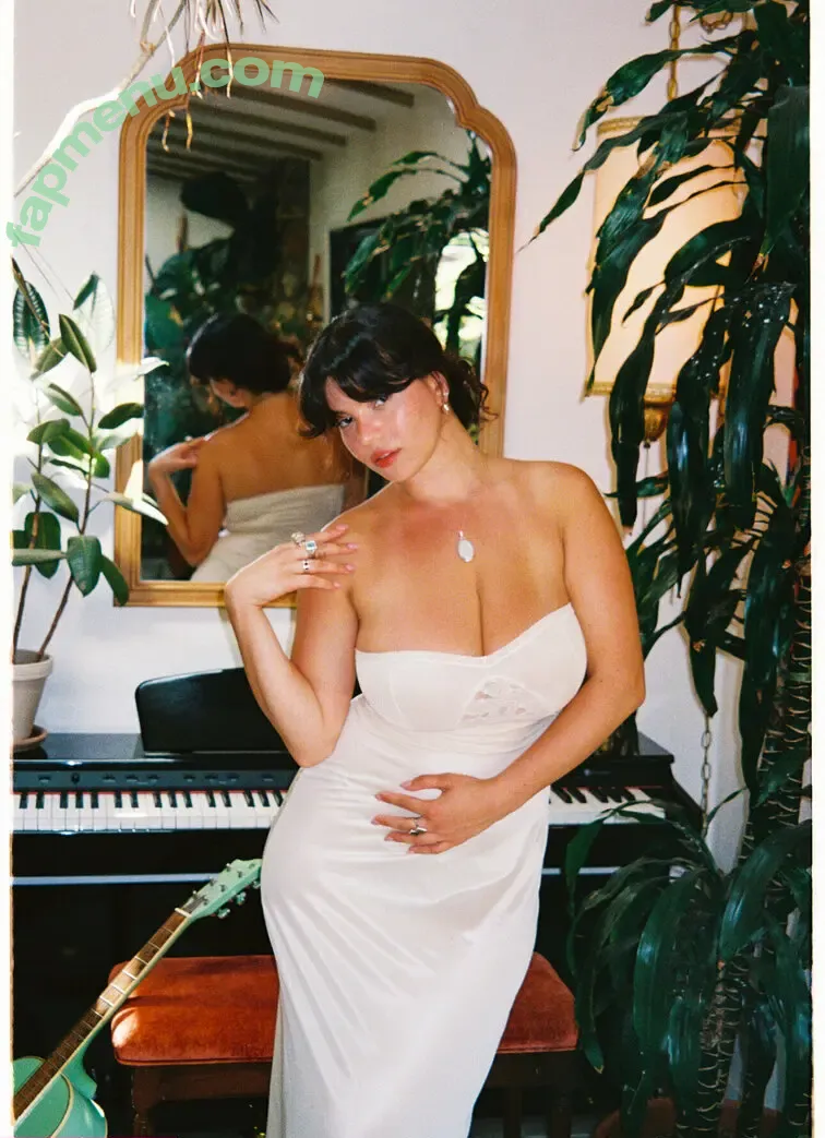joelle.rebecca nude photo #0004 (joelle.rebecca)