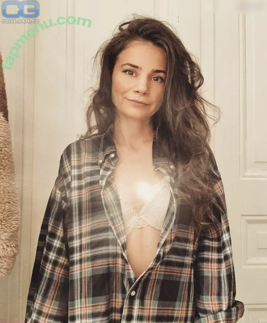 Joyce Ilg nude photo #0002 (mona.ameziane)