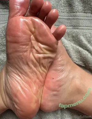 joyfullfeet / joy.fullfeet nude photo #0001