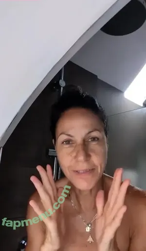 Julia Bradbury / Showing Breasts / therealjuliabradbury nude photo #0030