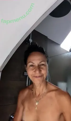 Julia Bradbury / Showing Breasts / therealjuliabradbury nude photo #0035