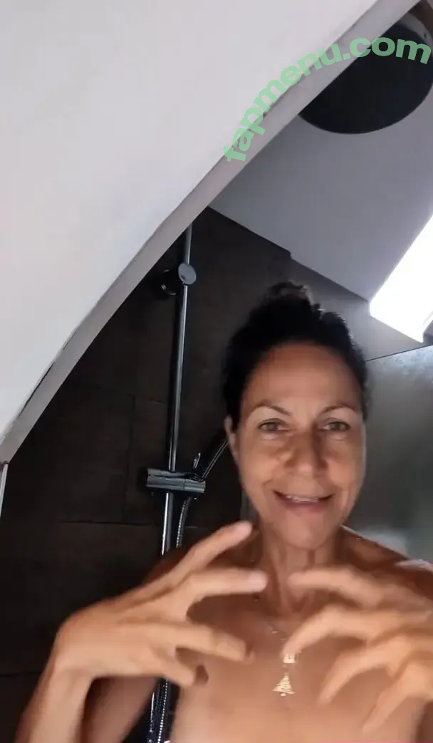 Julia Bradbury nude photo #0033 (Showing Breasts / therealjuliabradbury)